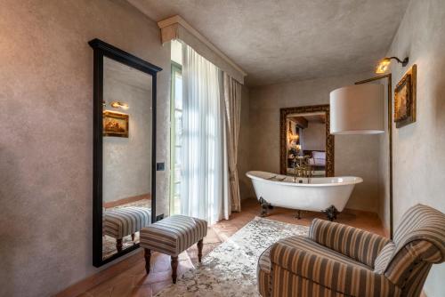 Pool Family Suite