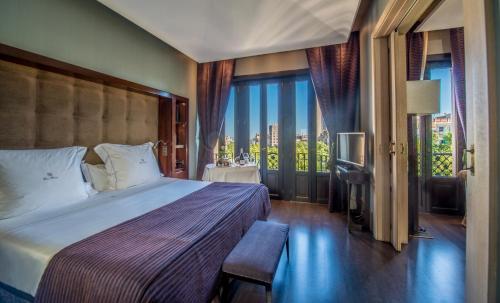 Senior Suite (1-2 Adults)