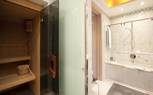 Senior Suite (1-2 Adults)