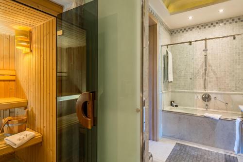 Senior Suite (1-2 Adults)