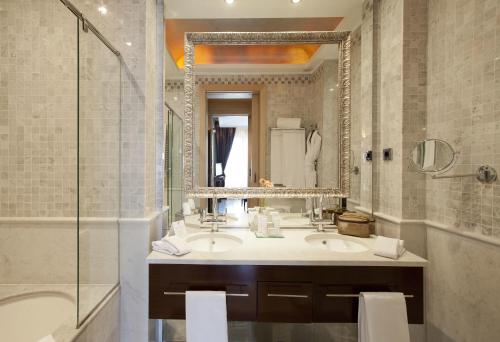 Senior Suite (1-2 Adults)