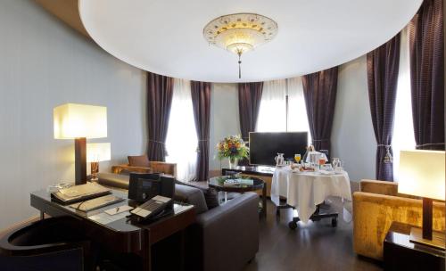 Grand Suite (1-5 Adults)