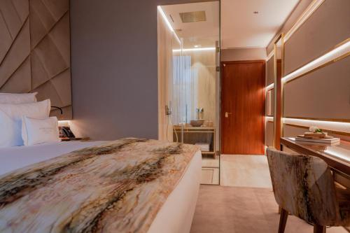 Superior King Room 