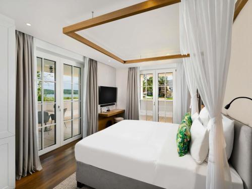 Deluxe Suite with King Bed 