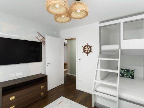 Deluxe Suite with King Bed 