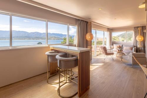 Deluxe Imperial Suite with Private Pool and Sea View