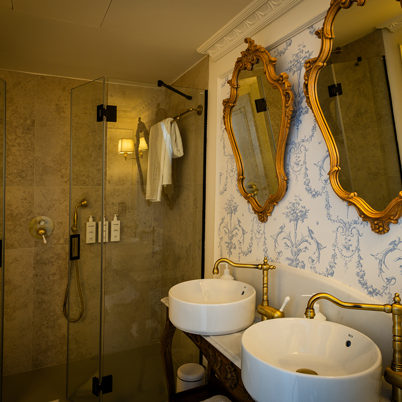 Junior Suite with Garden View
