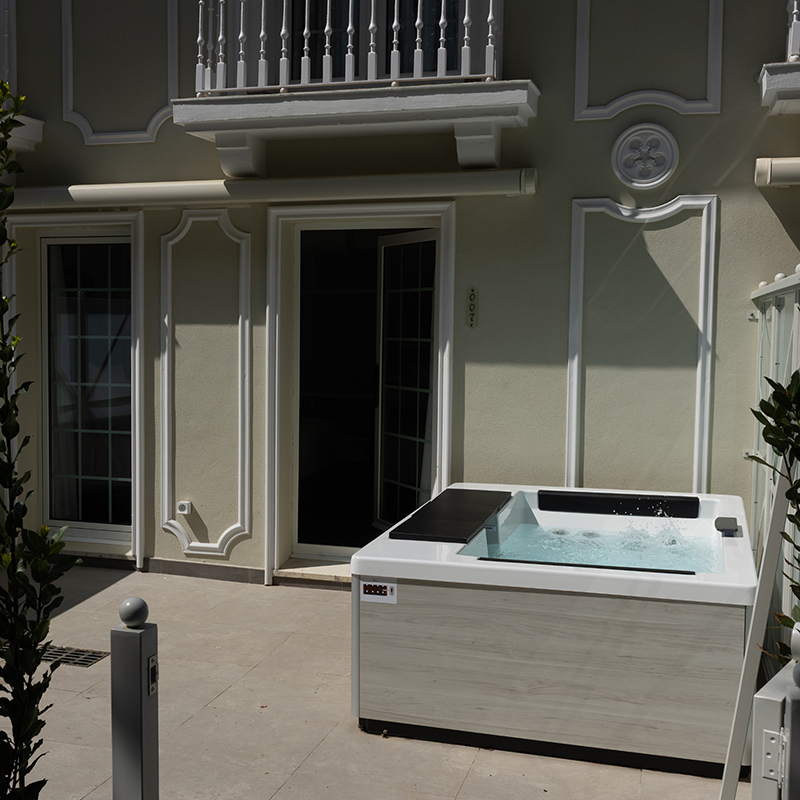 Deluxe Room with Jacuzzi in Terrace