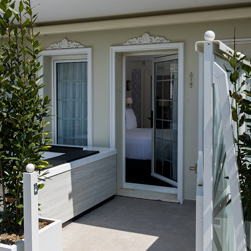 Deluxe Room with Jacuzzi in Terrace