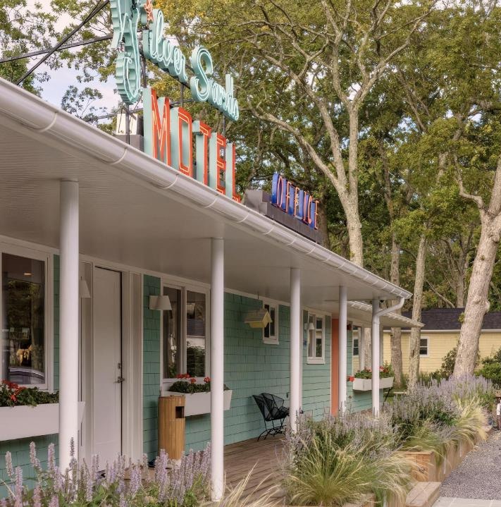 Silver Sands Motel & Beach Bungalows