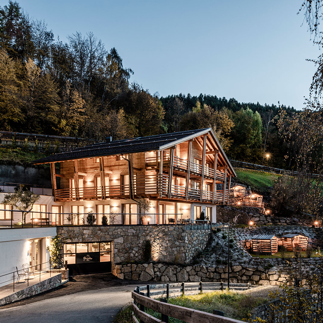 Presulis Hideaway Apartments & Restaurant