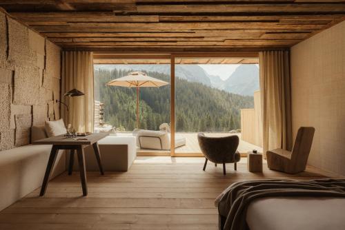 Superior King Room 