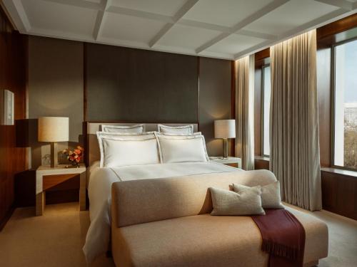 Grand Premier Grosvenor Suite