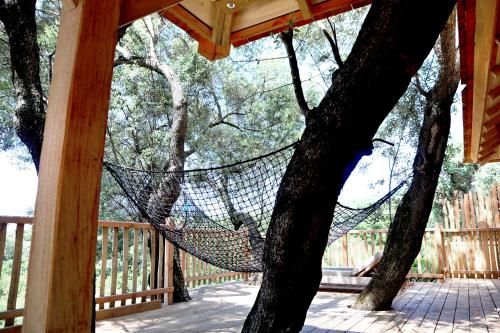 Cabane dans les Arbres avec Jacuzzi