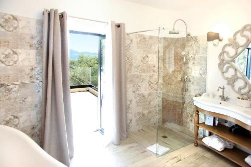 Chambre Classique avec Terrasse et Jacuzzi