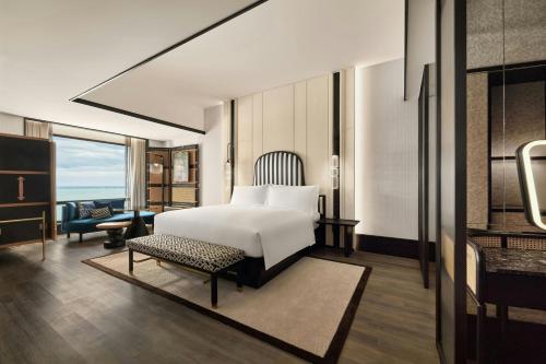 Traders, King Bed, Sea View