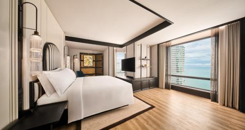 One-Bedroom Grand King Loft Suite with Skyline View