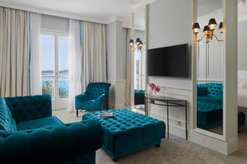 Deluxe Suite with Sea View