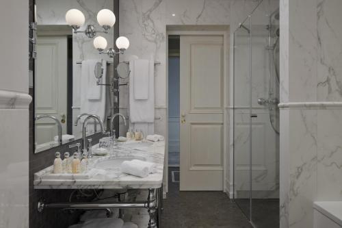 Deluxe Suite with Sea View