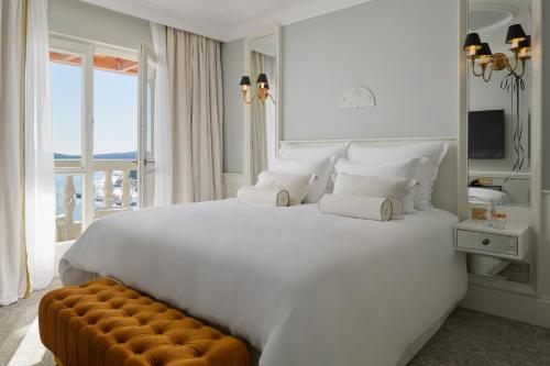 Penthouse Suite with Balcony and Sea View
