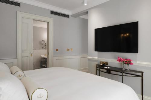 Penthouse Suite with Balcony and Sea View