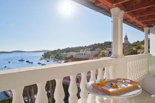 Penthouse Suite with Balcony and Sea View