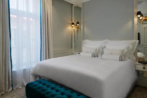 Deluxe Suite with City View
