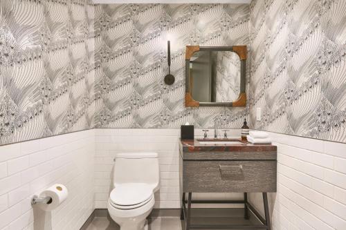 One-Bedroom Bi-Level King Suite - High Floor