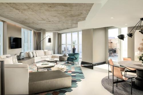 One-Bedroom Bi-level King Suite with Stadium View