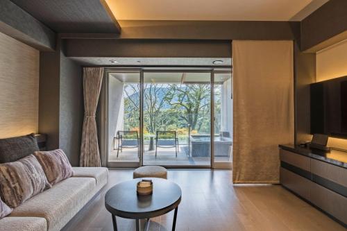 West Wing-Twin Room with Open-Air Bath Western Style / Grill Course  Dinner Entry 17:00～17:30