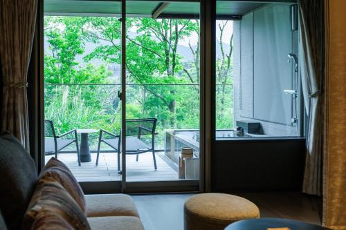 West Wing-Twin Room with Open-Air Bath Western Style /  Grill Course  Dinner Entry 19:00～20:00