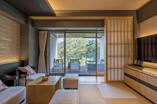 West Wing-Twin Room with Open-Air Bath Japanese Style /  Grill Course  Dinner Entry 19:00～20:00