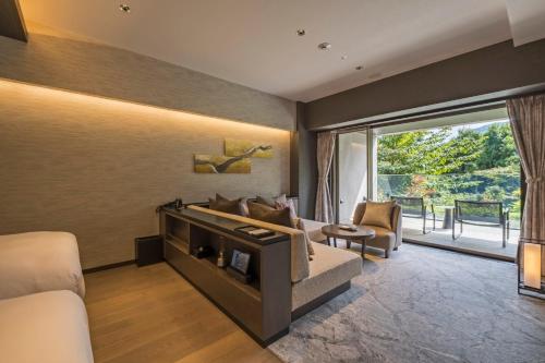 East Wing-Twin Room with Open-Air Bath Western Style /  Grill Course  Dinner Entry 19:00～20:00