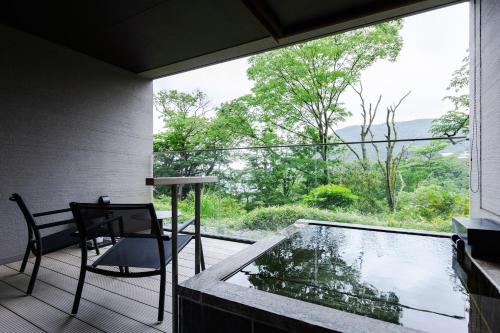 East Wing-Twin Room with Open-Air Bath Western Style /  Grill Course  Dinner Entry 19:00～20:00