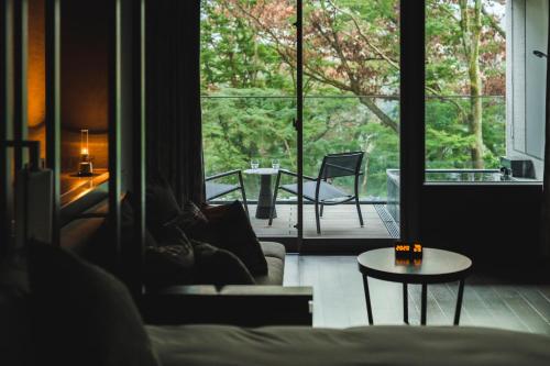 West Wing Upper Floor-Twin Room with Open-Air Bath Western Style / Grill Course   Dinner Entry 17:00～17:30