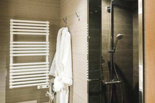 West Wing Upper Floor-Twin Room with Open-Air Bath Western Style / Grill Course  Dinner Entry 19:00～20:00