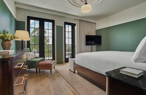 Accessible Deluxe Estate One Bedroom Suite