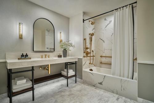 Accessible Deluxe Estate One Bedroom Suite