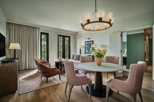 Accessible Deluxe Estate One Bedroom Suite