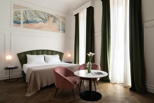 Deluxe Double Room with City View