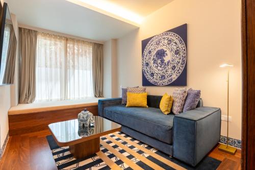 King Suite with Pool View