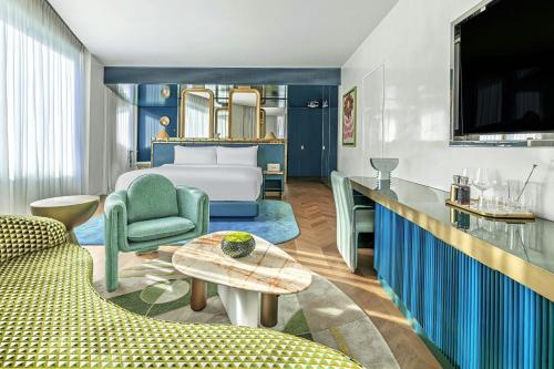 Supreme King Suite