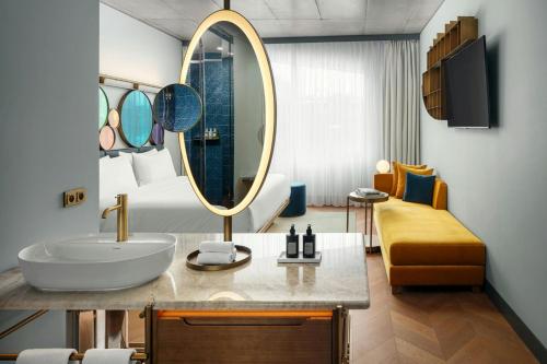 Deluxe King Room