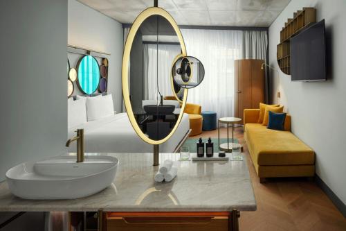 Deluxe King Room