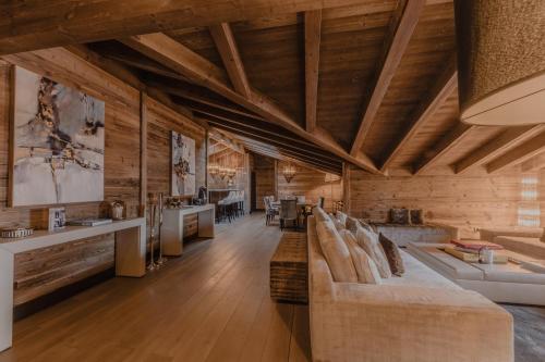 Apartment with Mountain View