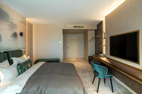 Premium Urban Room