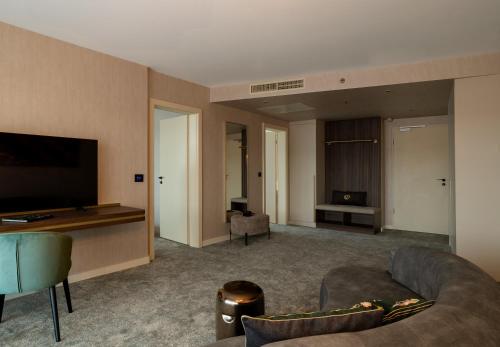 Corner Suite with Terrace