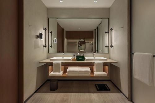 SIRO Plus - King Burj Khalifa View, complimentary AED 200 daily recovery credit and lifestyle consultation