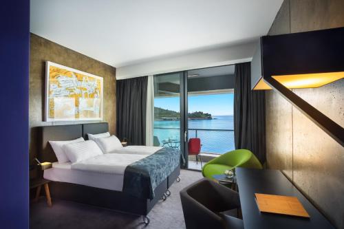 Deluxe Double or Twin Room with Sea View