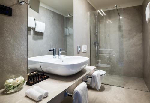 Deluxe Double or Twin Room with Sea View